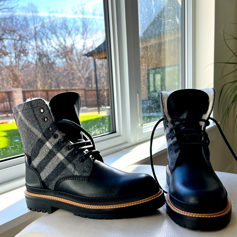 BURBERRY  boots size 40 NEW NO BOX ORIGINAL